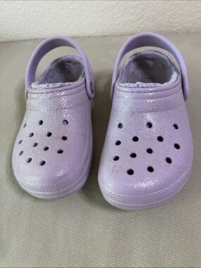 CROCS Kids Glitter Lined Clog in Light Purple
